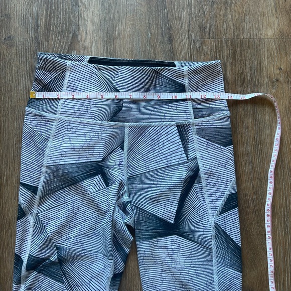 Under Armour leggings purple and black print - Picture 5 of 7